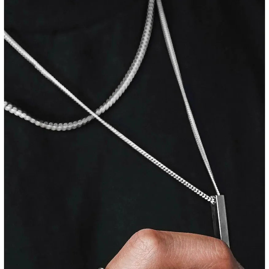 Cadena con Colgante Geométrico en Barra 3D para Hombre.